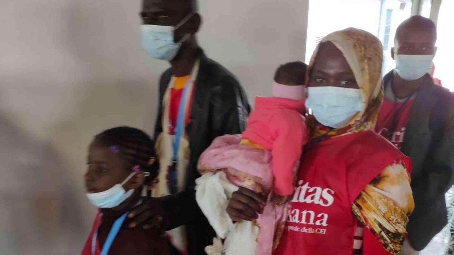 Corridoi umanitari, arrivati a Fiumicino 45 profughi dal Niger