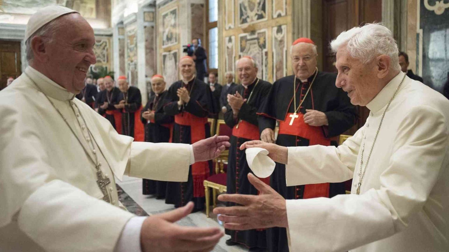 Il Papa: auguri Benedetto, contemplativo del Vaticano