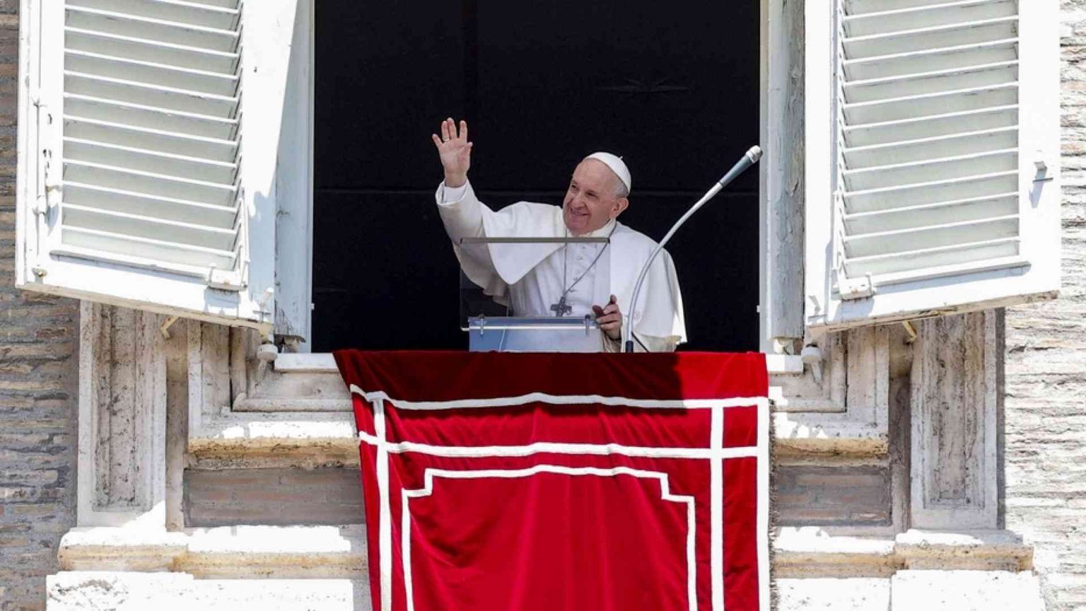 Papa Francesco: testimoniare Dio nella vita, non bastano i proclami