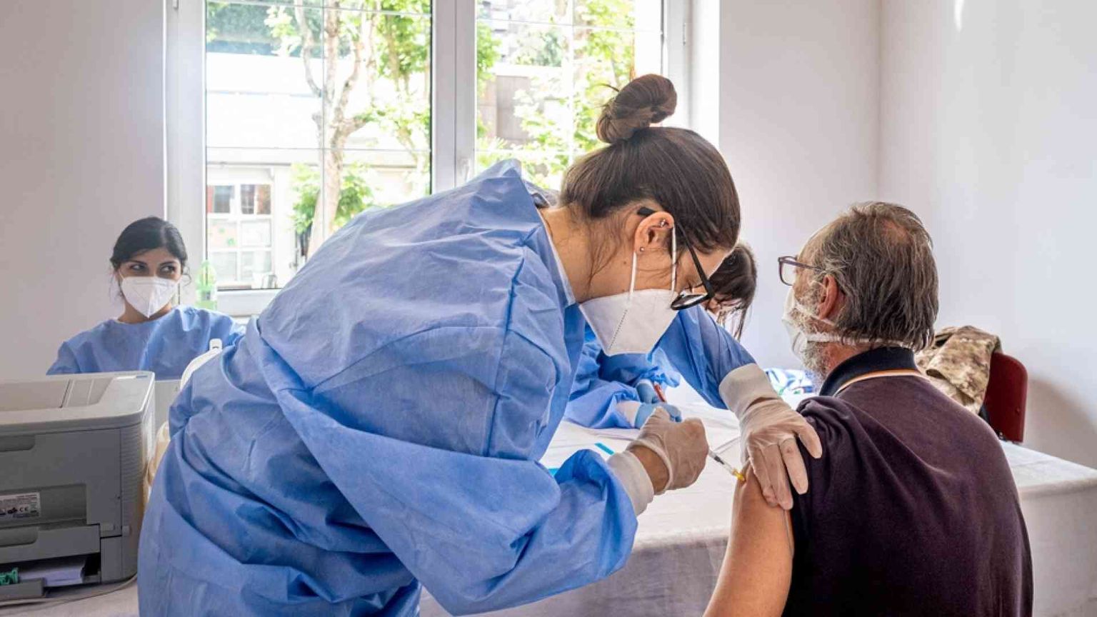 Pontificia Accademia per la Vita: «L'accesso ai vaccini sia per tutti»