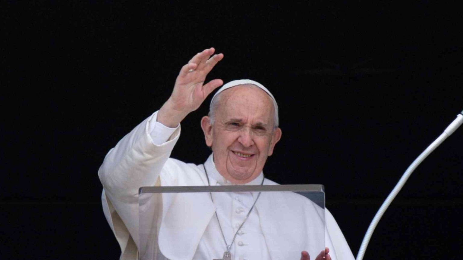 Papa Francesco e la malattia: "Vulnerabili, e bisognosi dell'altro"