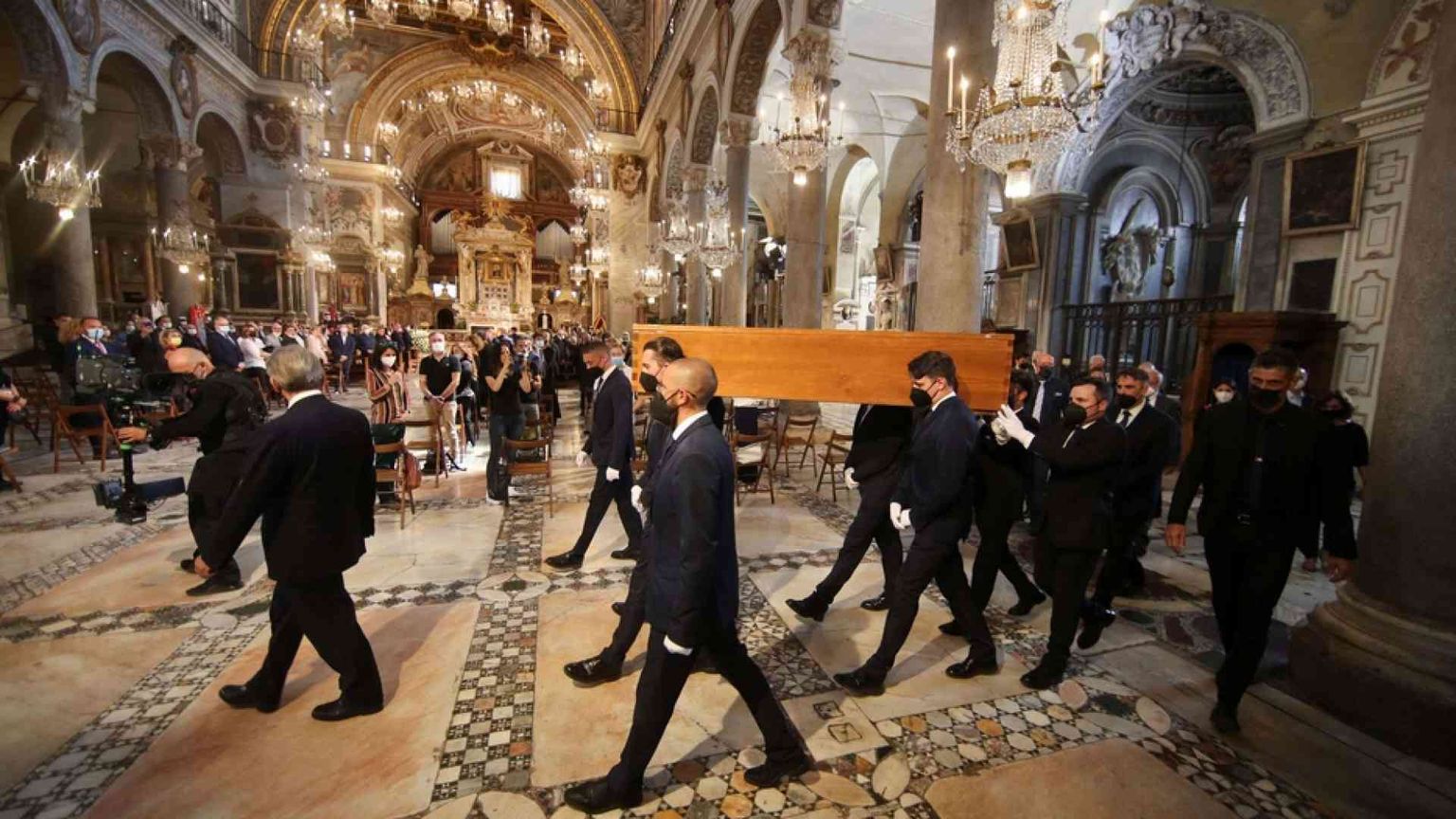 L'urna di Raffaella Carrà farà tappa a San Giovanni Rotondo