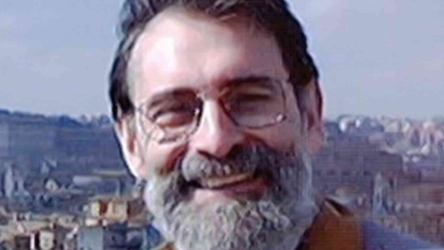 L'ambiguità toglie al testo la natura universalistica