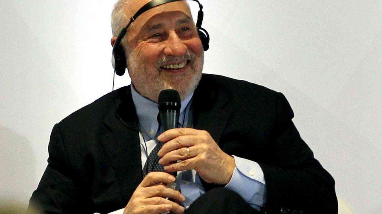 «Lo stop ai brevetti: una sola ricetta per tutto il mondo»