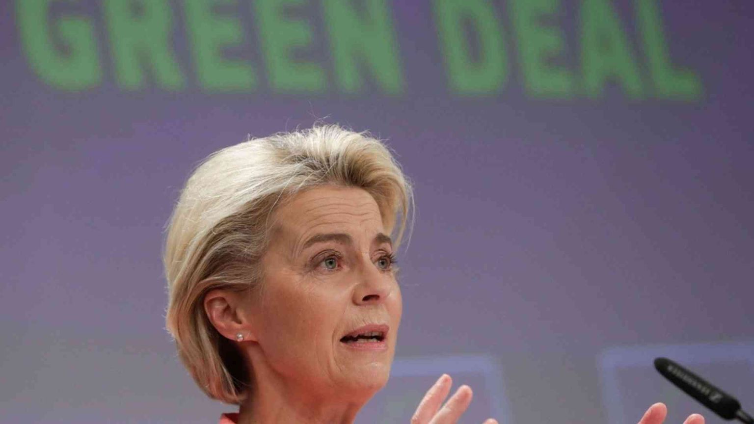 Von der Leyen: «Stop alle auto a benzina del 2035», chi inquina pagherà
