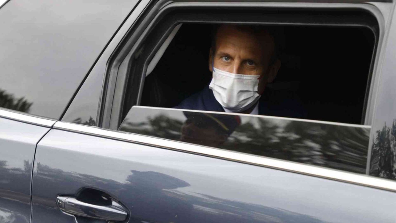 Macron in visita a Lourdes, la prima volta di un presidente francese