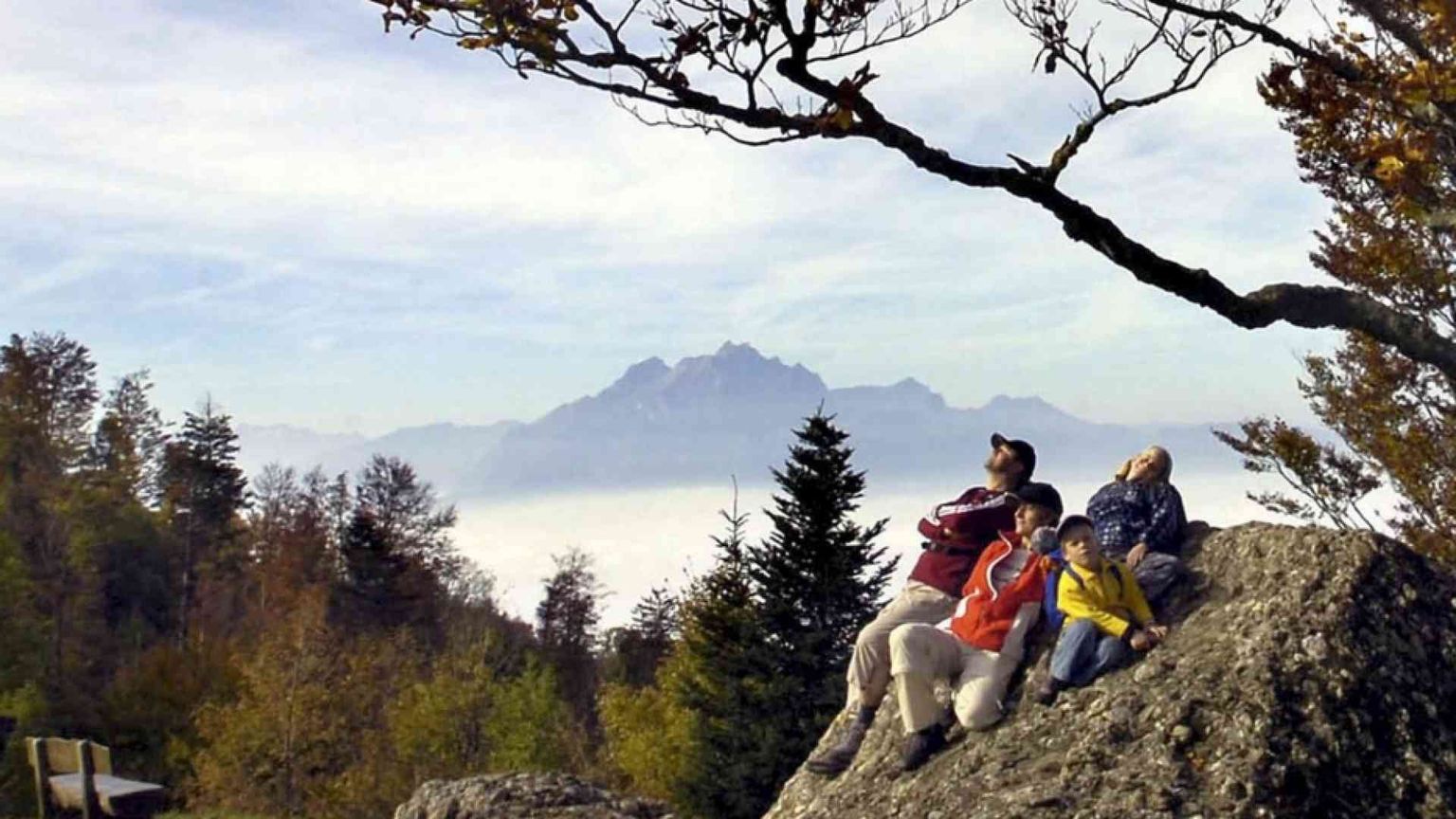 I vescovi italiani: le vacanze estive siano tempo di speranza