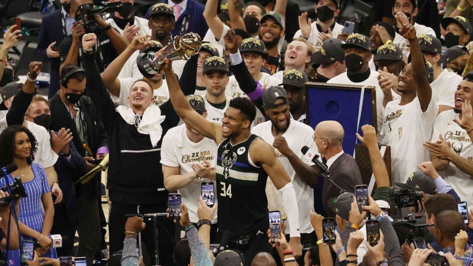 La fede di Giannis, l'ambulante greco che oggi diventa re della Nba