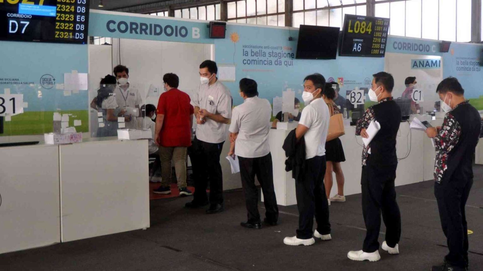 Col pass si possono visitare i parenti in ospedale. Tamponi a prezzi calmierati