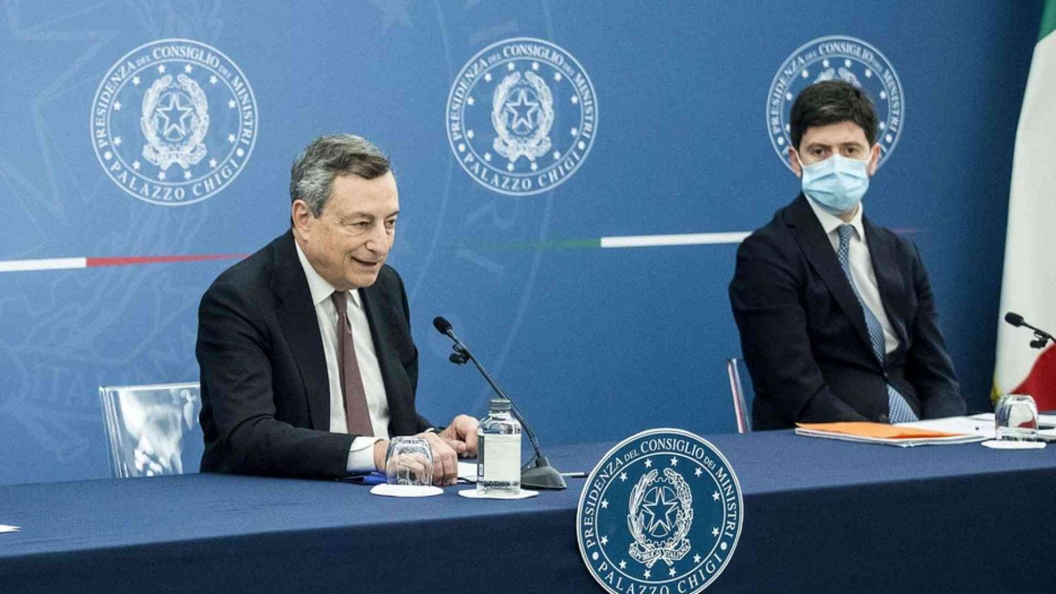 Draghi tira dritto: accelerare la campagna. «È una questione di salute pubblica»