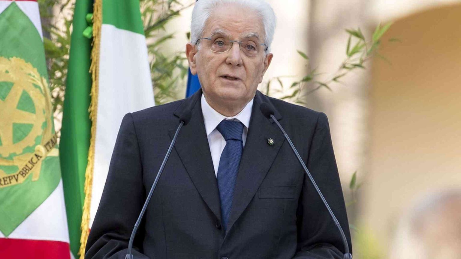 Mattarella: è il virus che limita la libertà, non le regole per batterlo