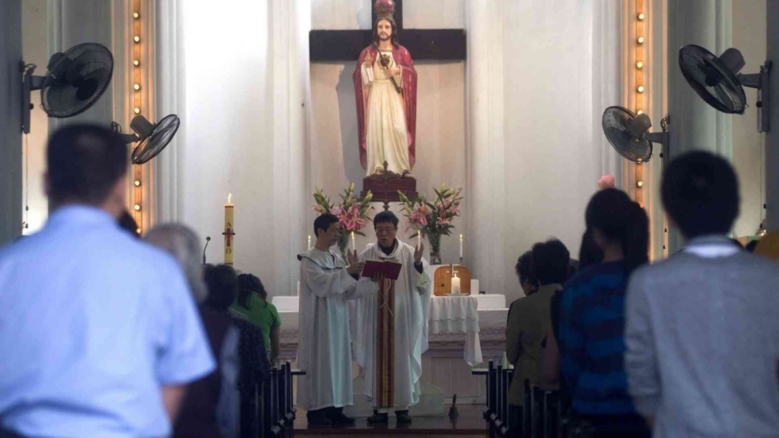 Consacrato un nuovo vescovo. L'accordo Roma-Pechino regge, tra le difficoltà