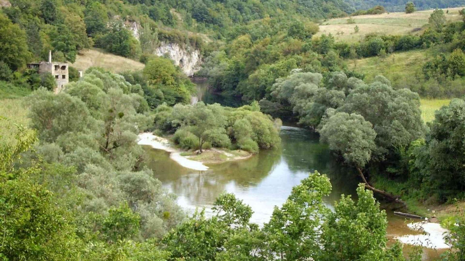 A 5 anni affoga nel tentativo di entrare in Croazia dal fiume