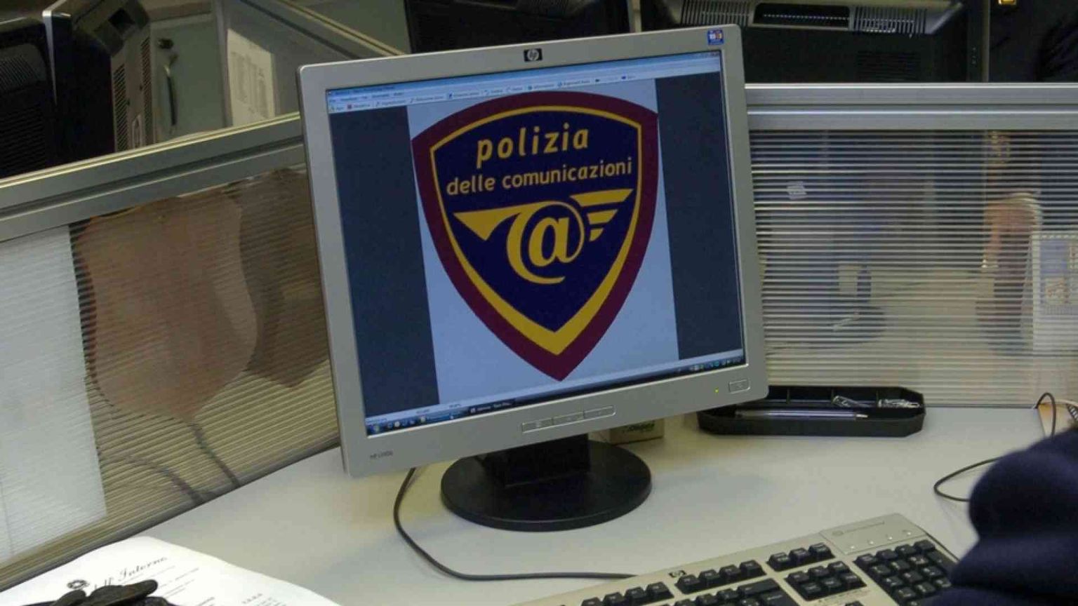 Rapporti sessuali virtuali con minorenne: arrestato sacerdote