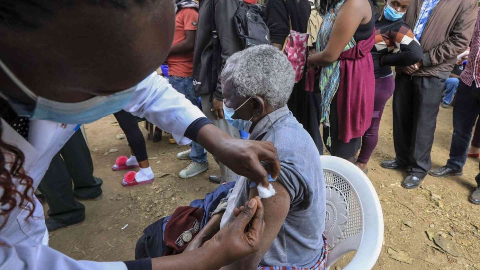 Il «gregge» non ci salverà. «Con la Delta contagi fra i vaccinati»