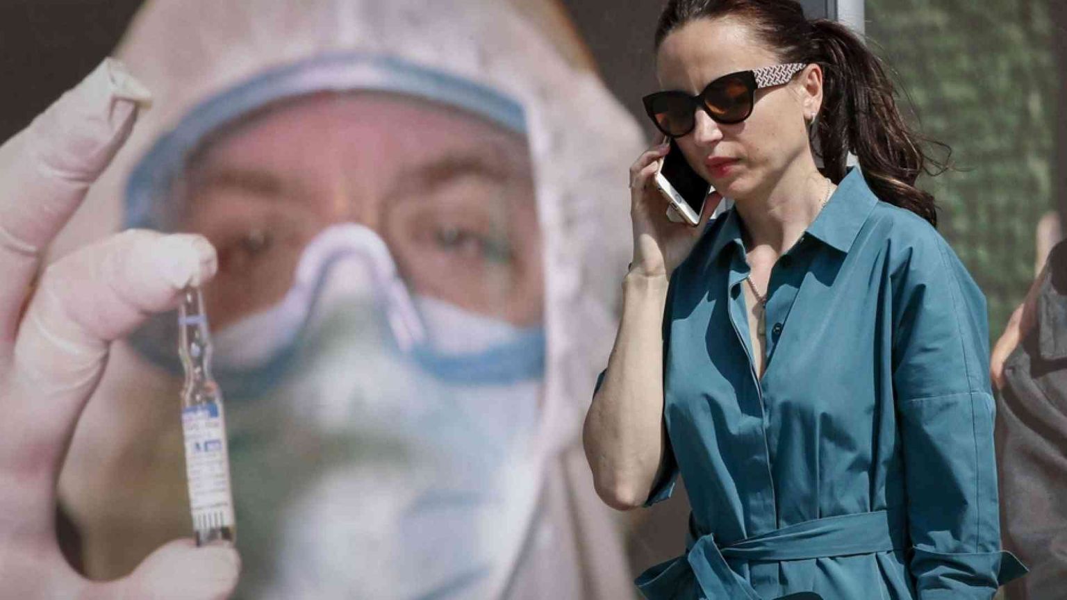 Russia, dubbi sulle statistiche Covid. «Almeno 365mila vittime in più»