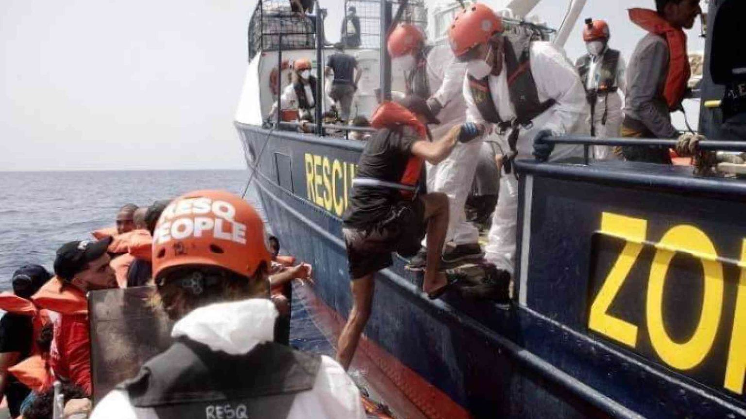 Con 166 profughi a bordo Resq chiede un “porto sicuro” di sbarco