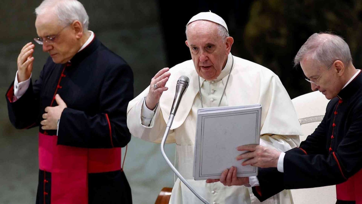 Il Papa: la fede ama e spera oltre la paura della Legge