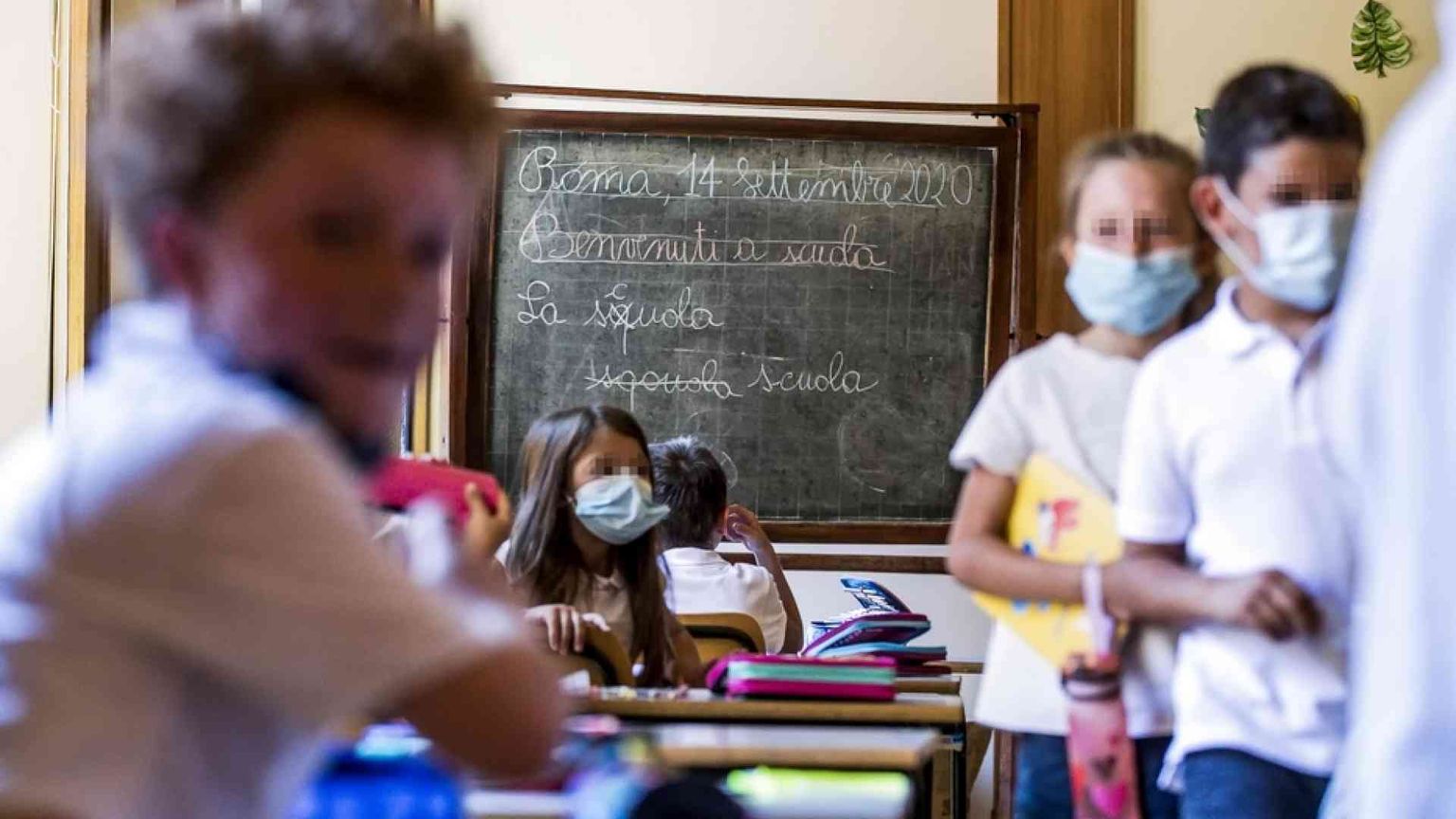 «Vaccini, basta allarmismi sui bambini. Green pass? L’ipotesi di prolungarlo»