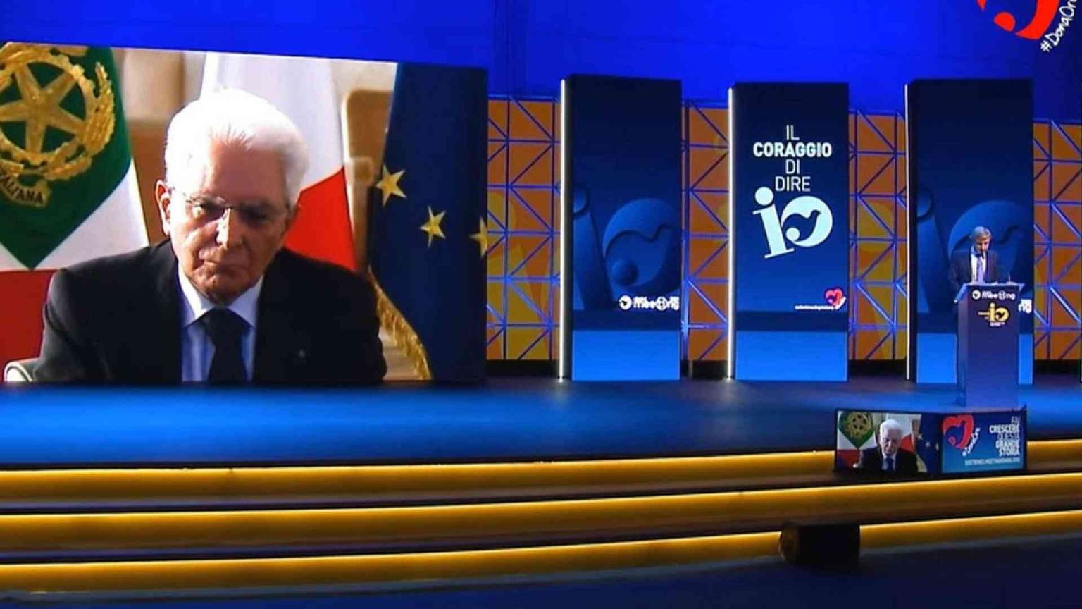 Mattarella dall'io al tu: "Vaccinarsi è un dovere"