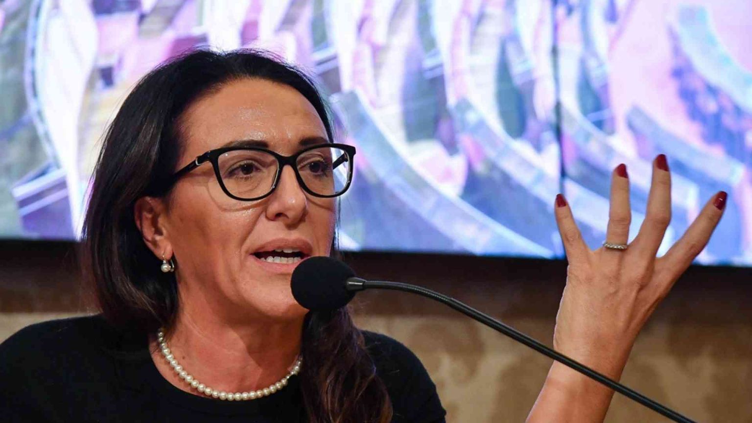 La senatrice Valente: «Donne uccise, un fallimento dello Stato»