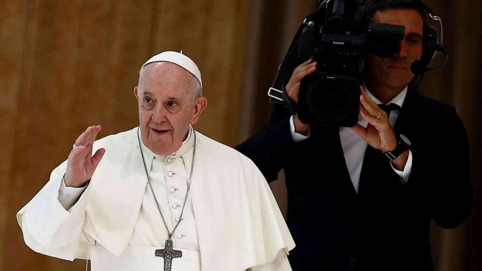 Il Papa: i politici proteggano la dignità umana dalle minacce delle tecnologie