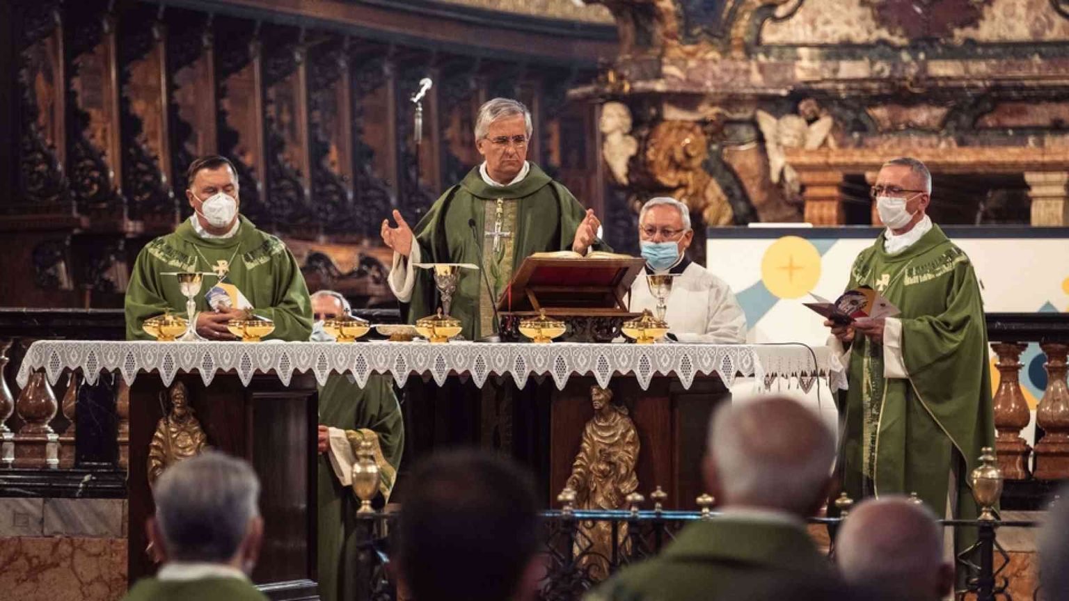 «Le Messe? Con sempre meno fedeli. Ma le comunità siano case aperte a tutti»