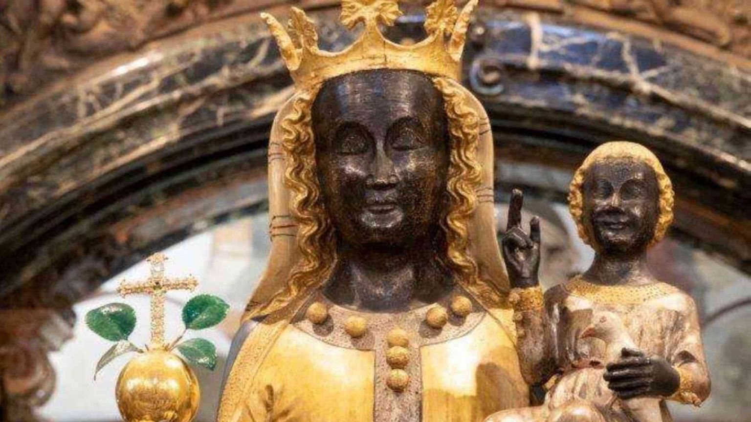 Maria testimonia la bellezza della fede, Oropa «incorona» la Madonna Nera