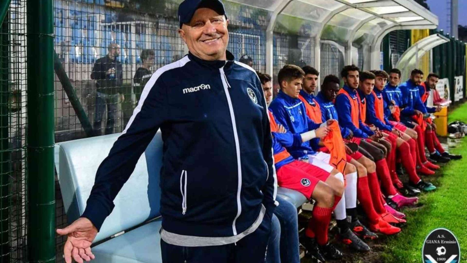 Quando il «mister» diventa maestro di vita oltre il campo