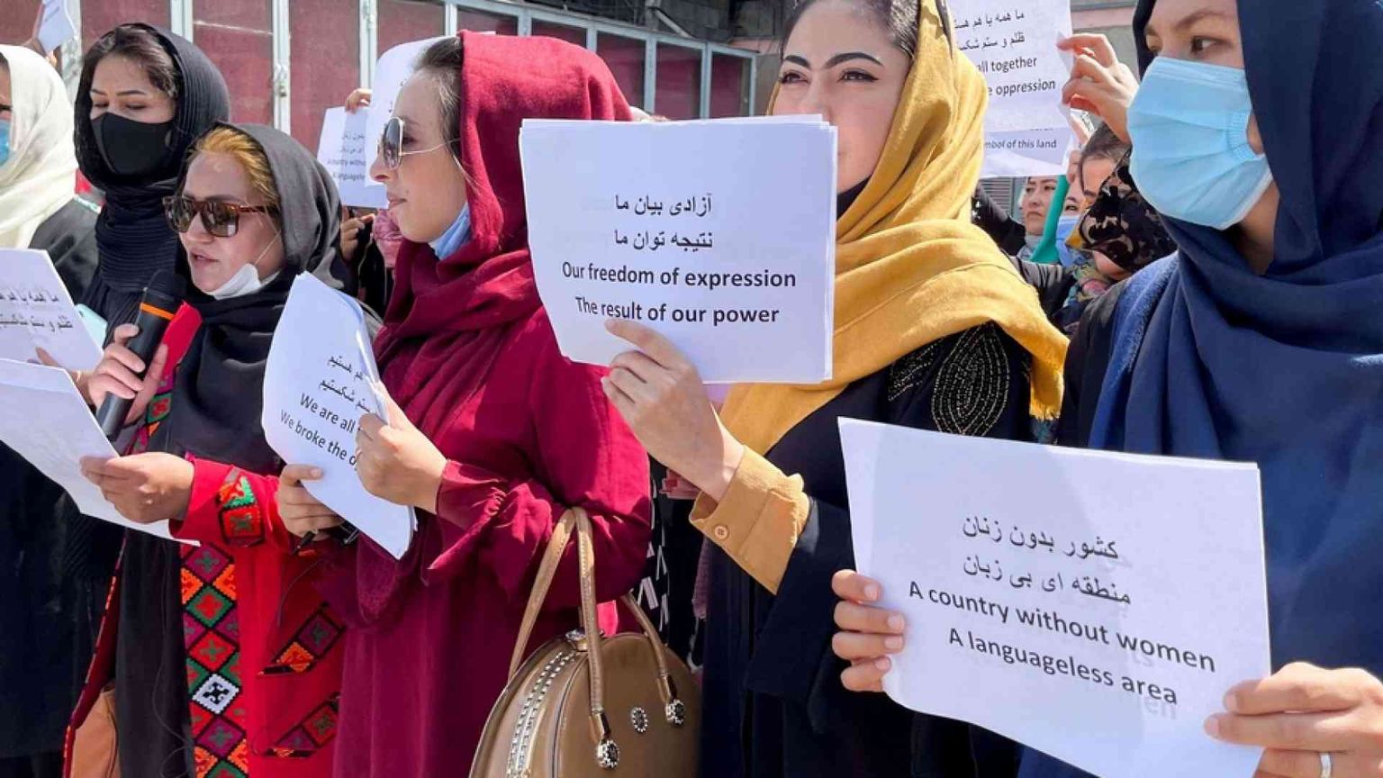 Dopo Herat, le donne scendono in piazza anche a Kabul: vogliamo lavorare