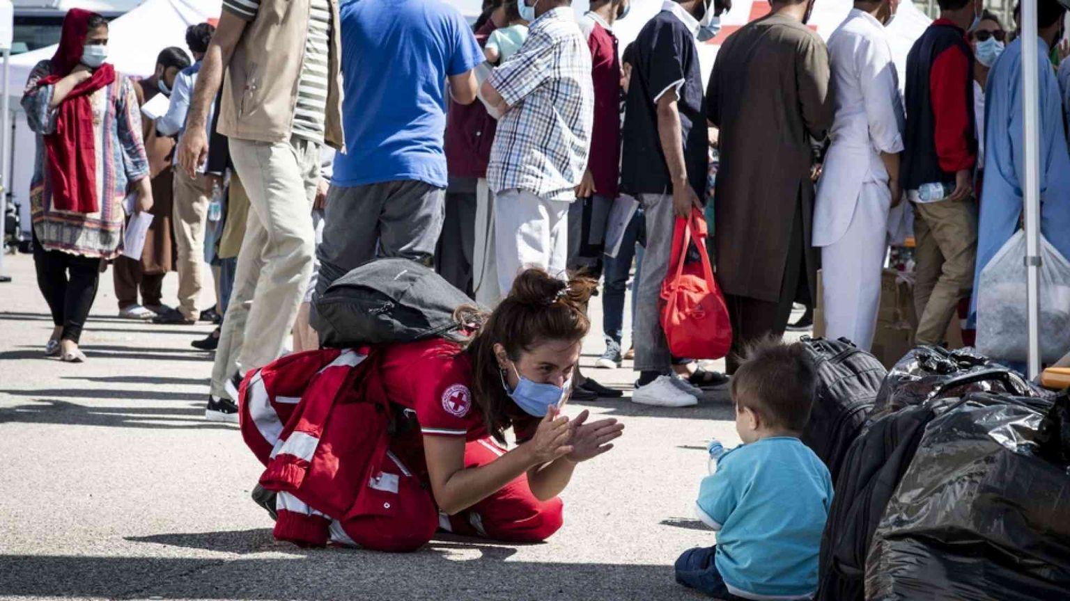 Draghi incalza la Ue: accolga i profughi afghani