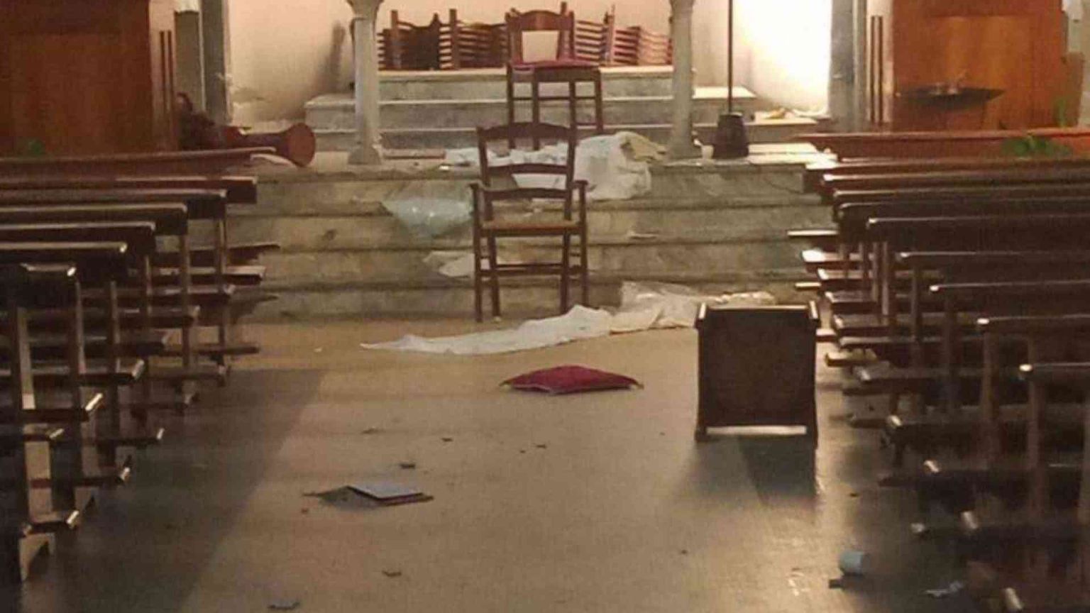 Profanata una chiesa, distrutti tabernacolo e statue