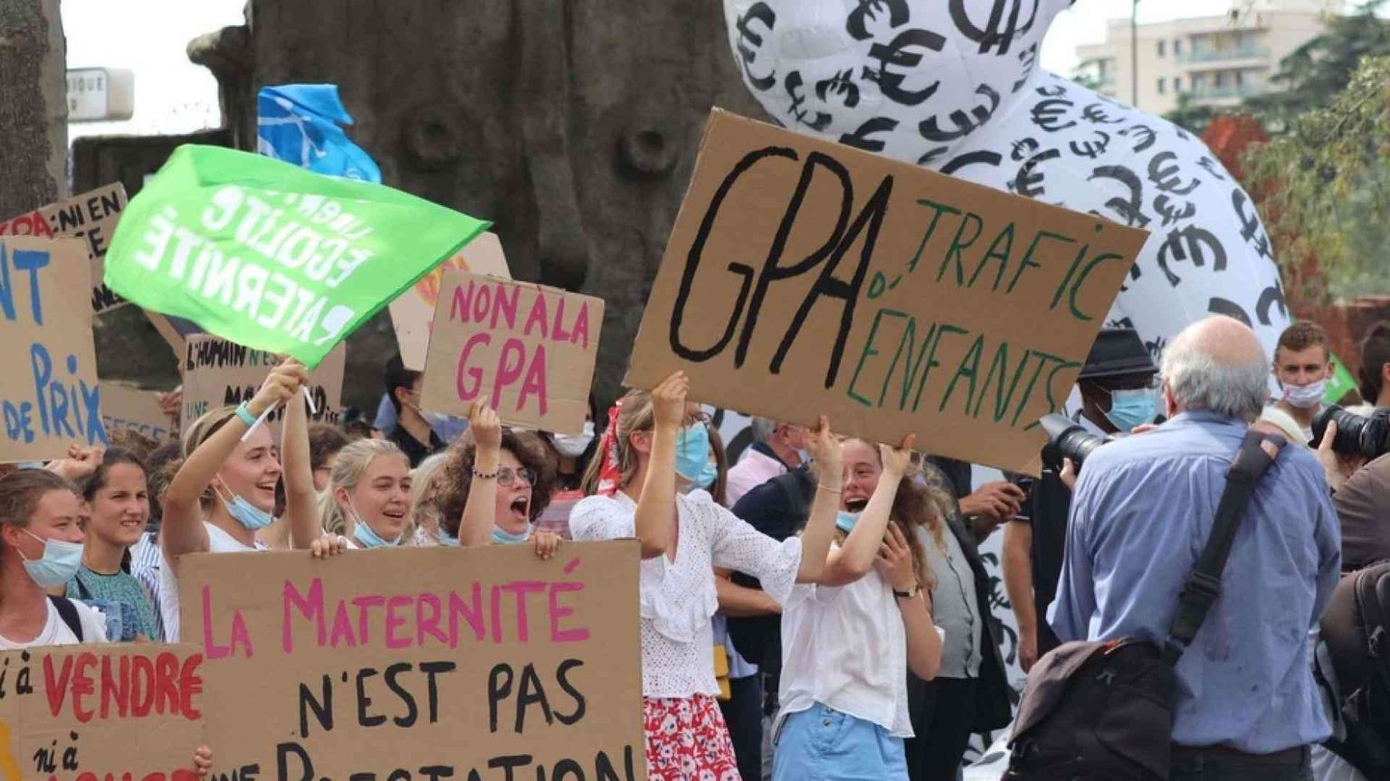 «I bimbi e le donne non sono merce. Fermate la Fiera dei figli su misura»