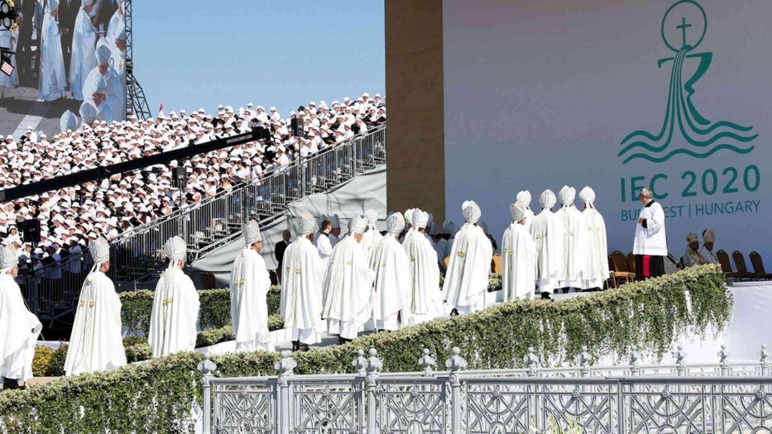 Papa a Budapest e Bratislava: "Mai più odio e chiusure, ma fraternità"