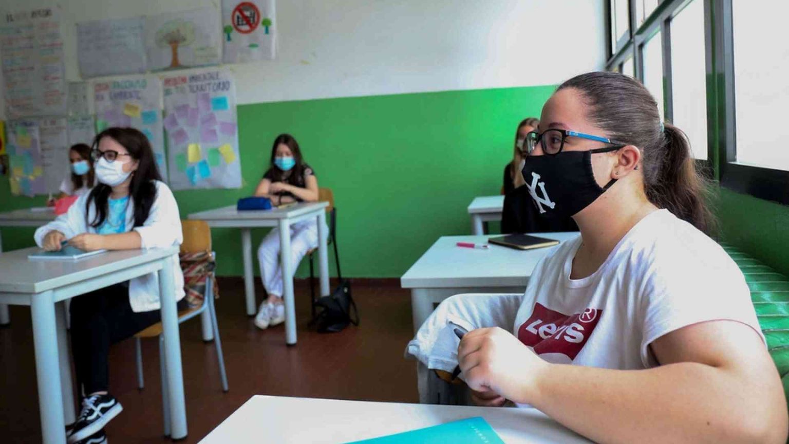 Scuola, ora giù tutte le maschere