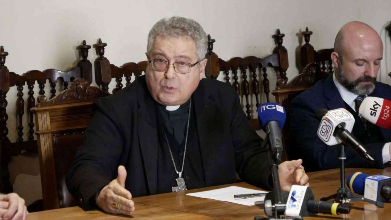 Prete arrestato a Prato, il vescovo: c'è bisogno di conversione