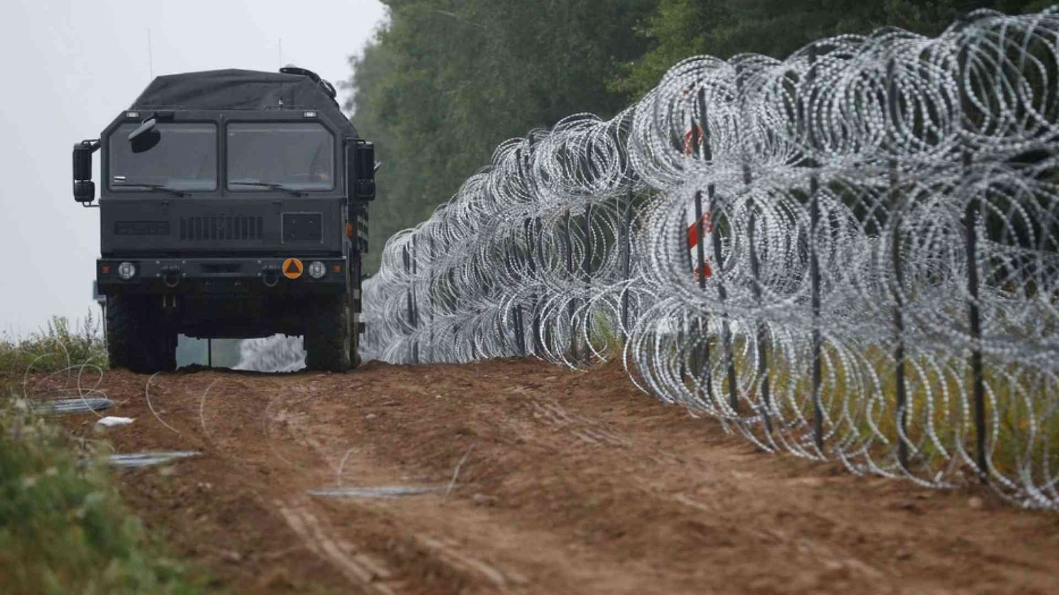Tre profughi morti per freddo al confine tra Polonia e Bielorussia