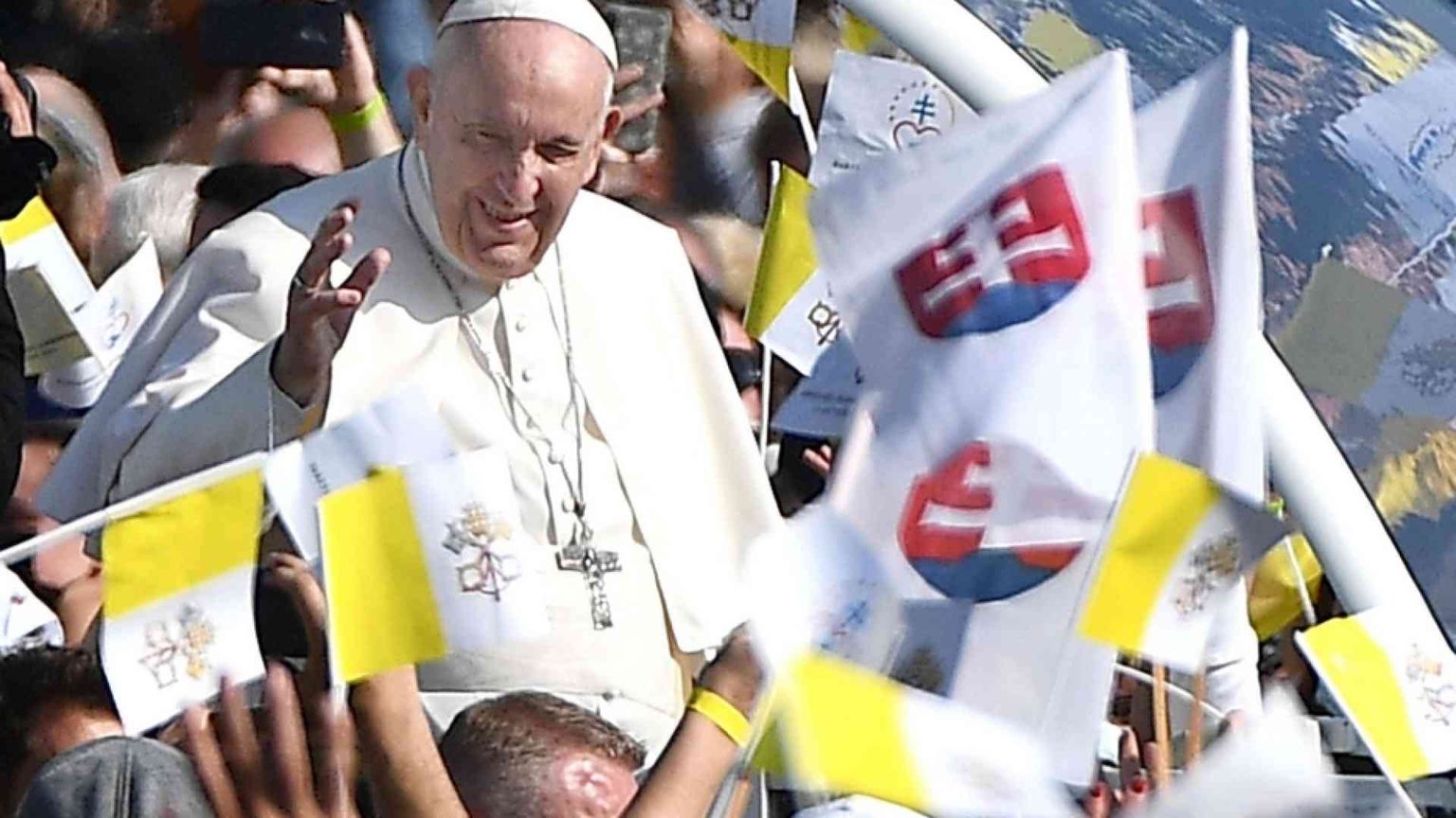 Papa Francesco: «Sono ancora vivo. Nonostante alcuni mi volessero morto»