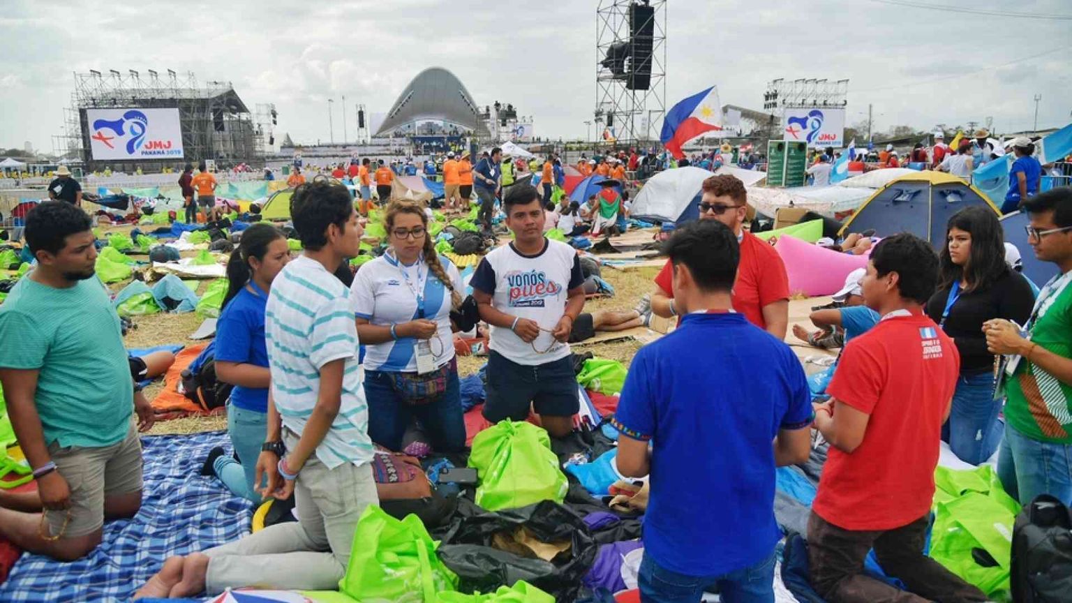 Il Papa ai giovani: senza di voi il mondo non può rialzarsi