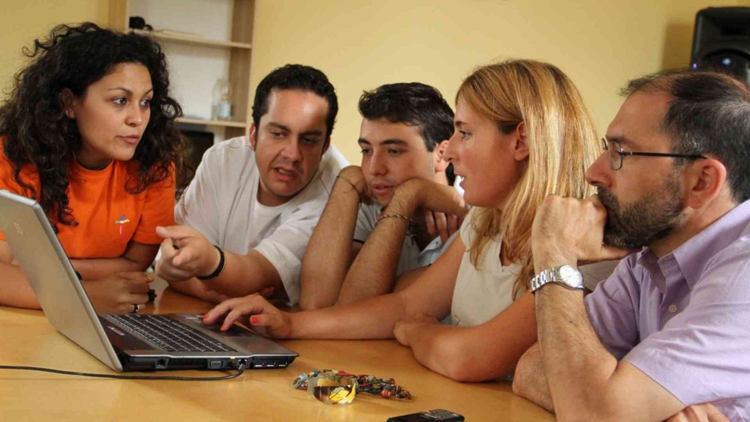 Formazione personale e locale per aiutare a trovare lavoro