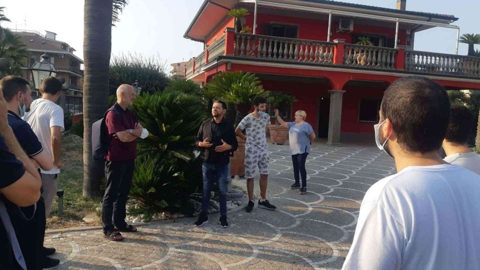 Coi seminaristi nelle ville confiscate ai Casamonica