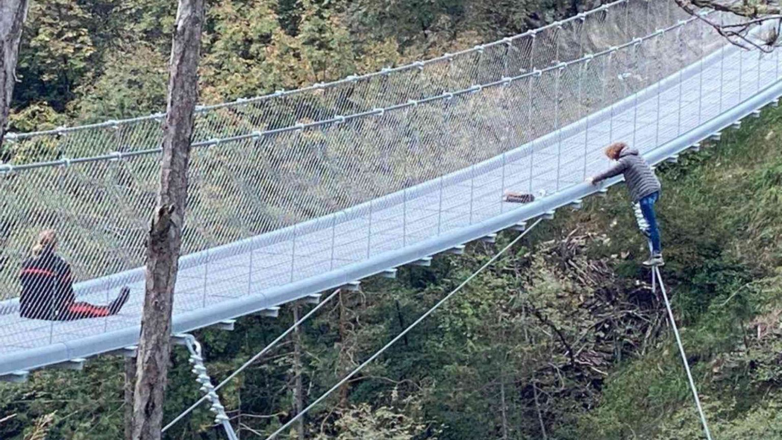 La carabiniera Martina: così ho convinto la donna a non gettarsi dal ponte