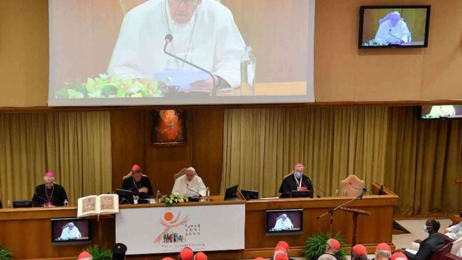 Il Papa: «Diventare una Chiesa della vicinanza». Domenica l'avvio
