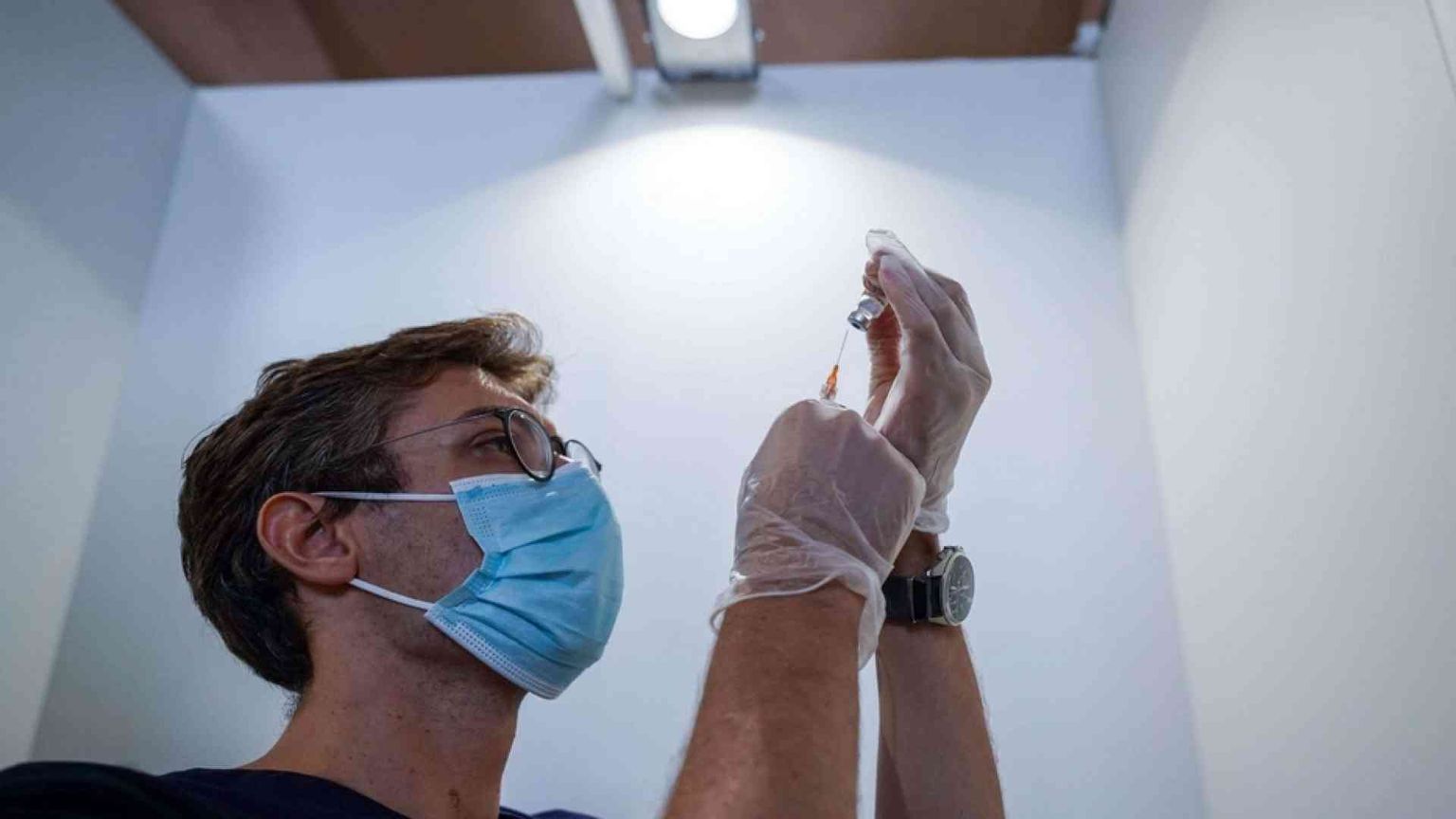 Dati dell'Aifa: i vaccini sono sicuri. Perché non ha più senso dire di no
