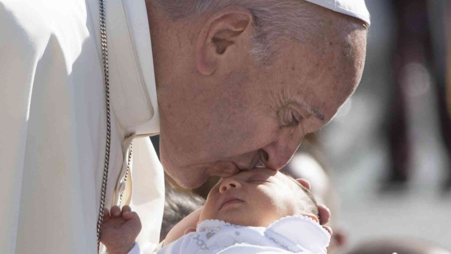 Il Papa: l’aborto è omicidio, la soluzione è stare vicini alle donne