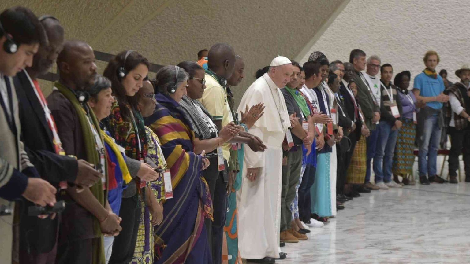 Salario universale e riduzione dell'orario: le "ricette" del Papa