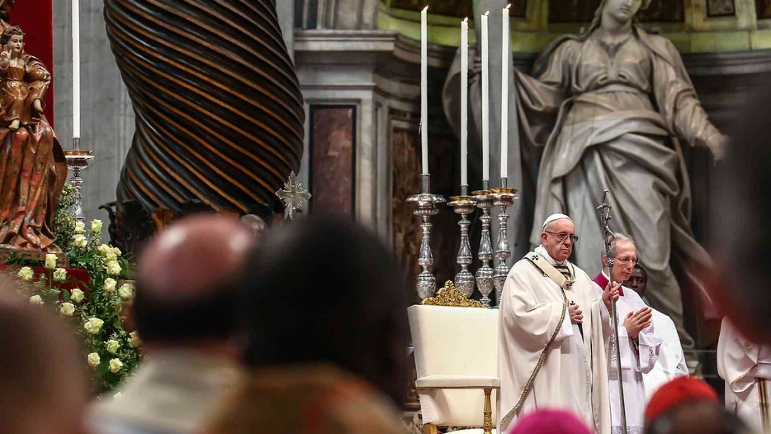 Dai defunti alla Giornata dei poveri, le Messe del Papa a novembre