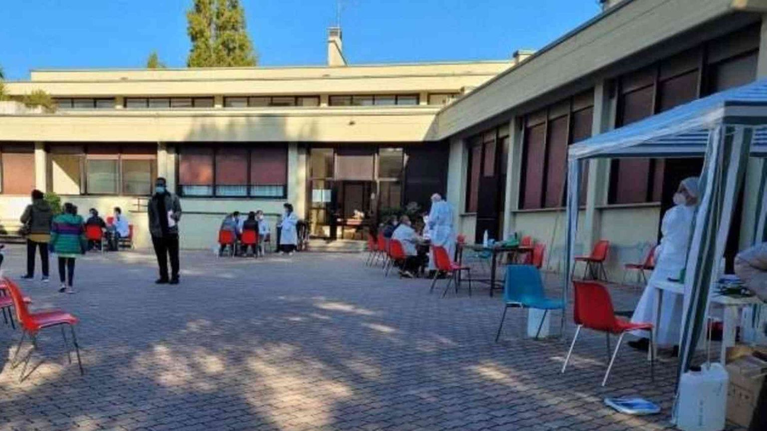 Visite mediche gratis per i bisognosi in parrocchia e in San Pietro