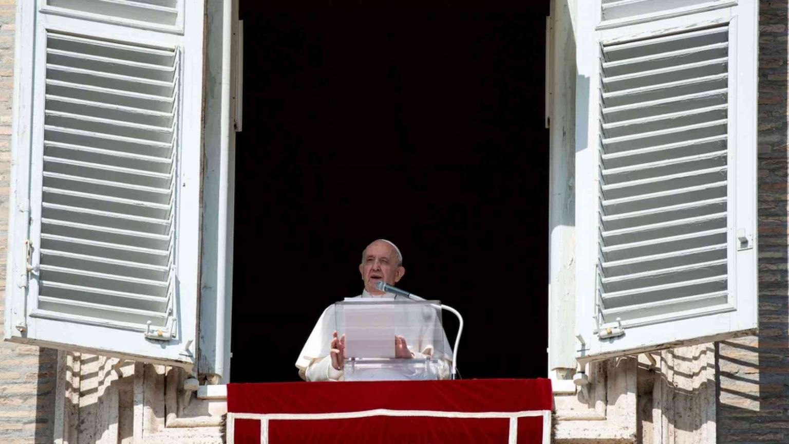 Il Papa: "Aiutiamo i rifugiati in Libia, sento le loro grida"
