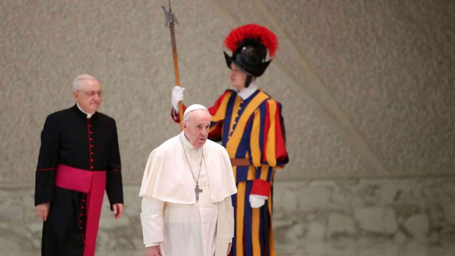 Il Papa: la Chiesa non sia solo comandi e precetti